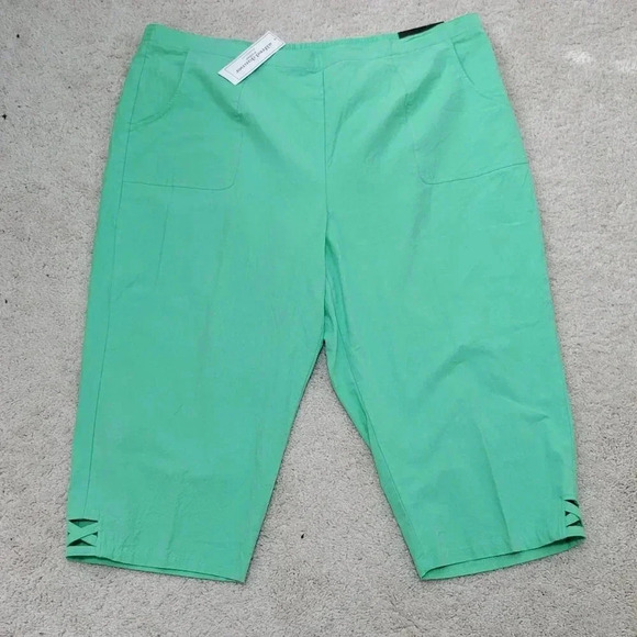 Alfred Dunner Capri Pants 24W NWT Women's Plus Size Green Cut-Out Hems Pull On - Picture 1 of 4
